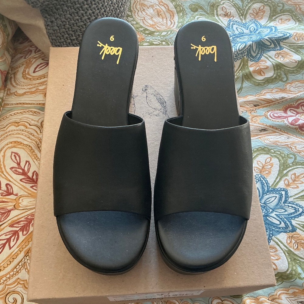 BEEK PRINIA PLATFORM SANDAL SIZE 9